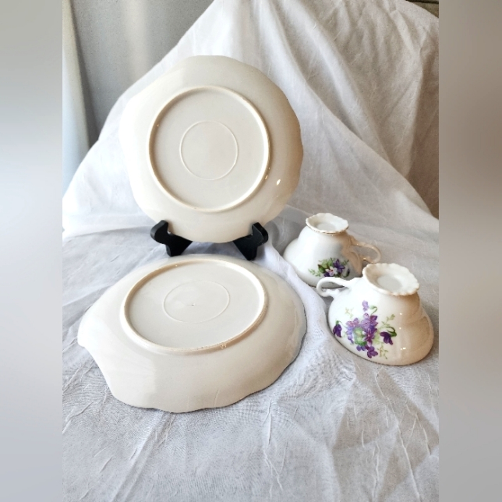 Vintage Set of (2) Purple Violet Fine Porcelain Shell Shaped Plates w. Teacups - Picture 8 of 11